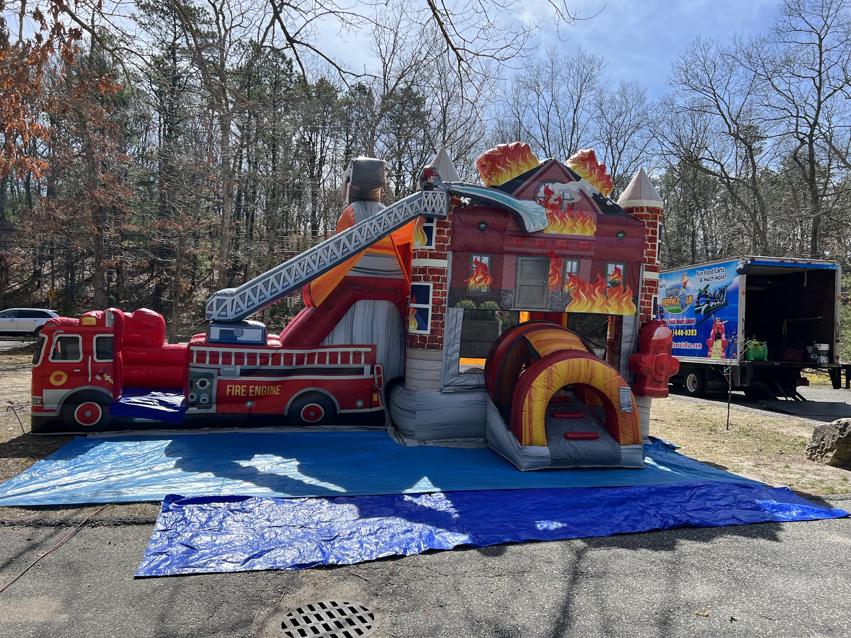 Bounce house and slide combo
