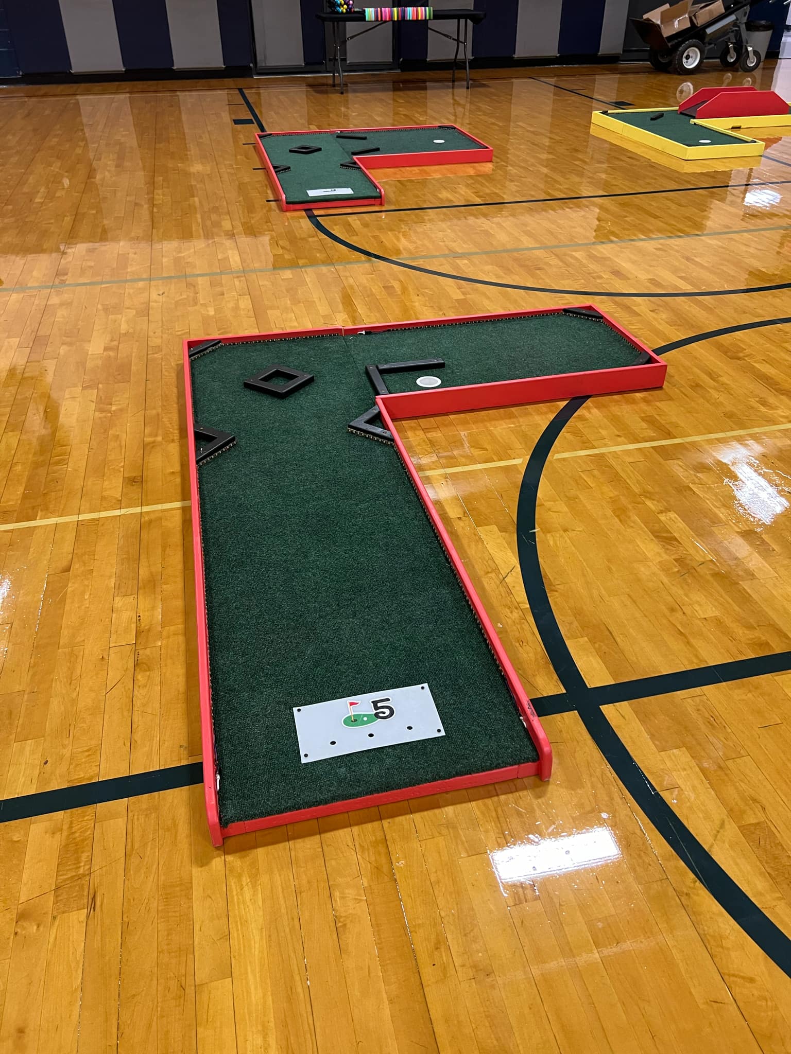 Corporate event mini golf rental